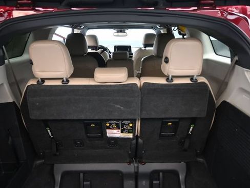 Used 2021 Toyota Sienna XLE FWD image 16