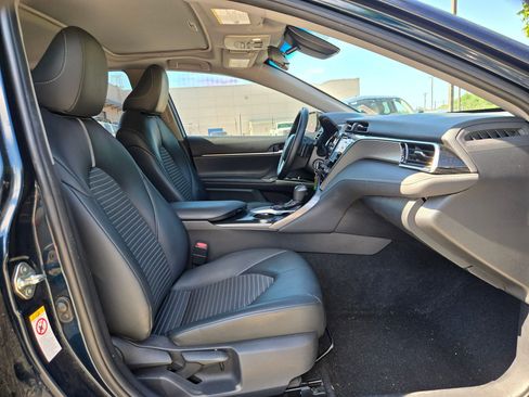 Used 2018 Toyota Camry SE w/ Moonroof Package FWD image 27