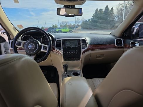 Used 2013 Jeep Grand Cherokee Limited w/ Luxury Group II image 9