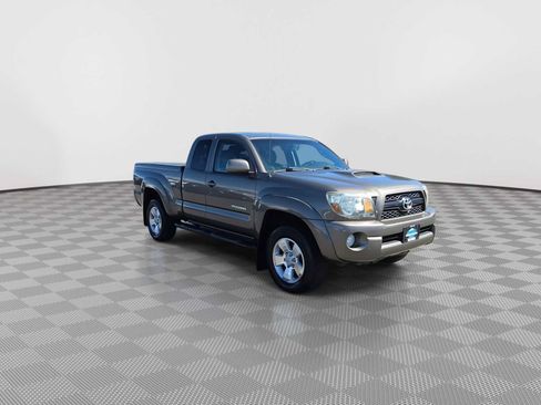Used 2011 Toyota Tacoma PreRunner w/ TRD Sport Pkg RWD image 2