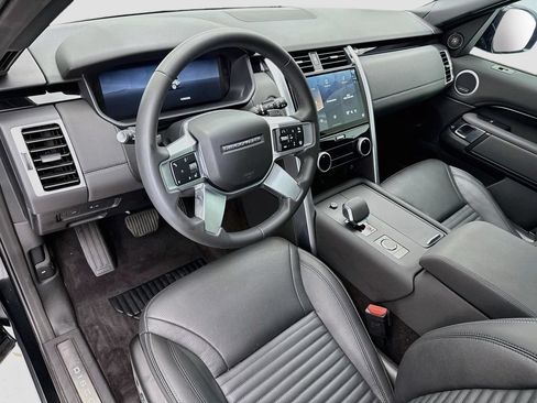 Used 2025 Land Rover Discovery S AWD/4WD image 9