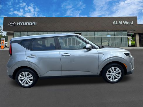 Used 2023 Kia Soul LX image 4