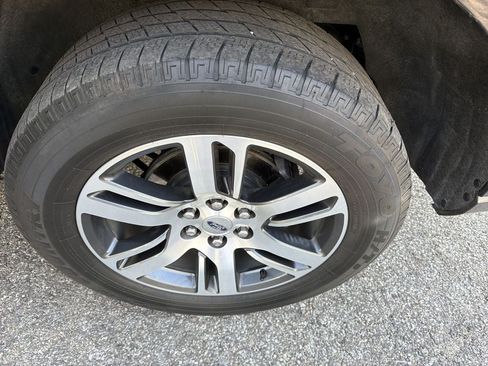 Used 2024 Ford Expedition Limited AWD/4WD image 11