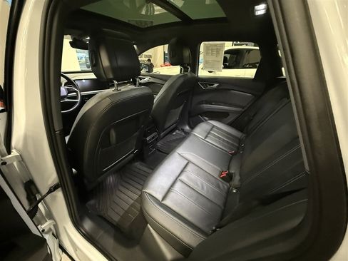 Used 2023 Audi Q4 e-tron Prestige image 31