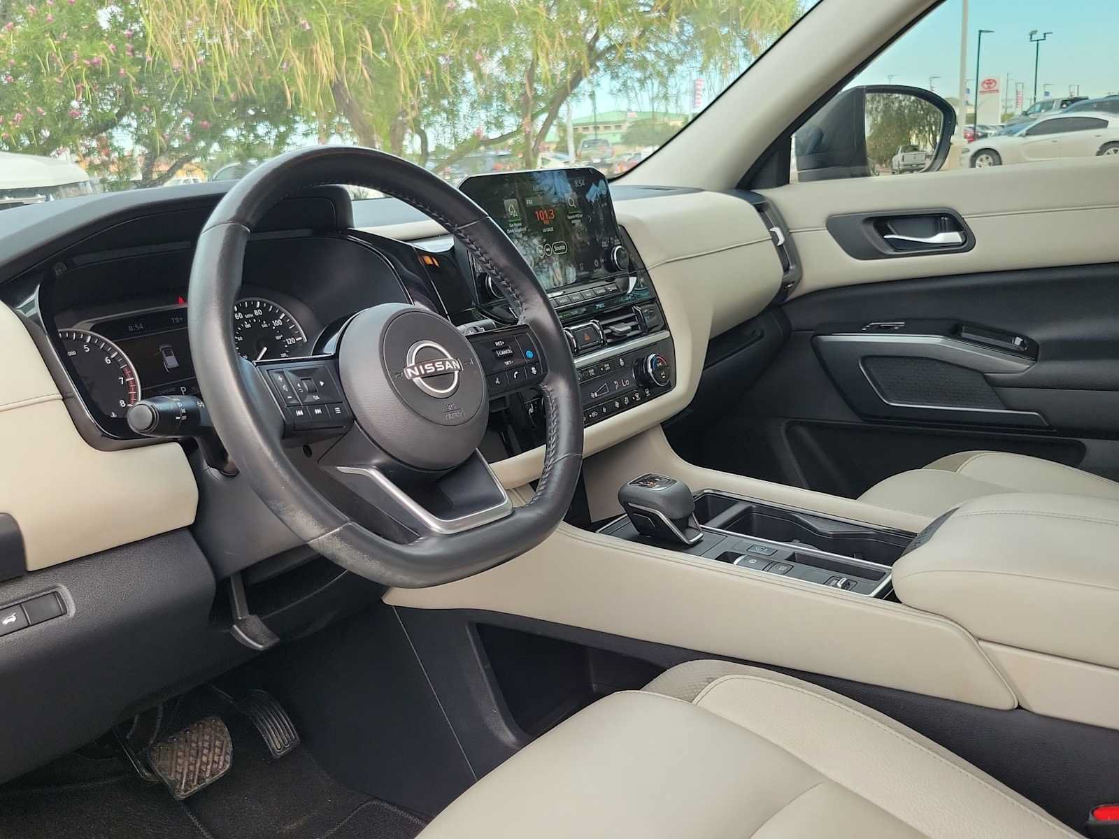 Used 2023 Nissan Pathfinder SL FWD image 10