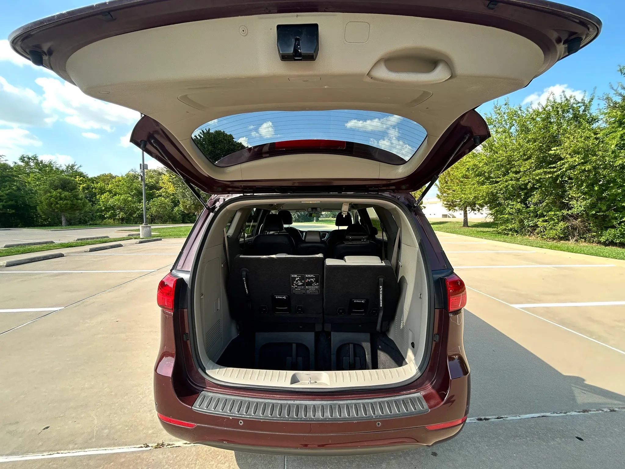 Used 2017 Kia Sedona LX w/ LX Essentials Premium Package FWD image 10
