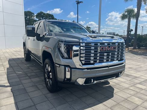 Used 2024 GMC Sierra 2500 Denali w/ Denali Reserve Package AWD/4WD image 8