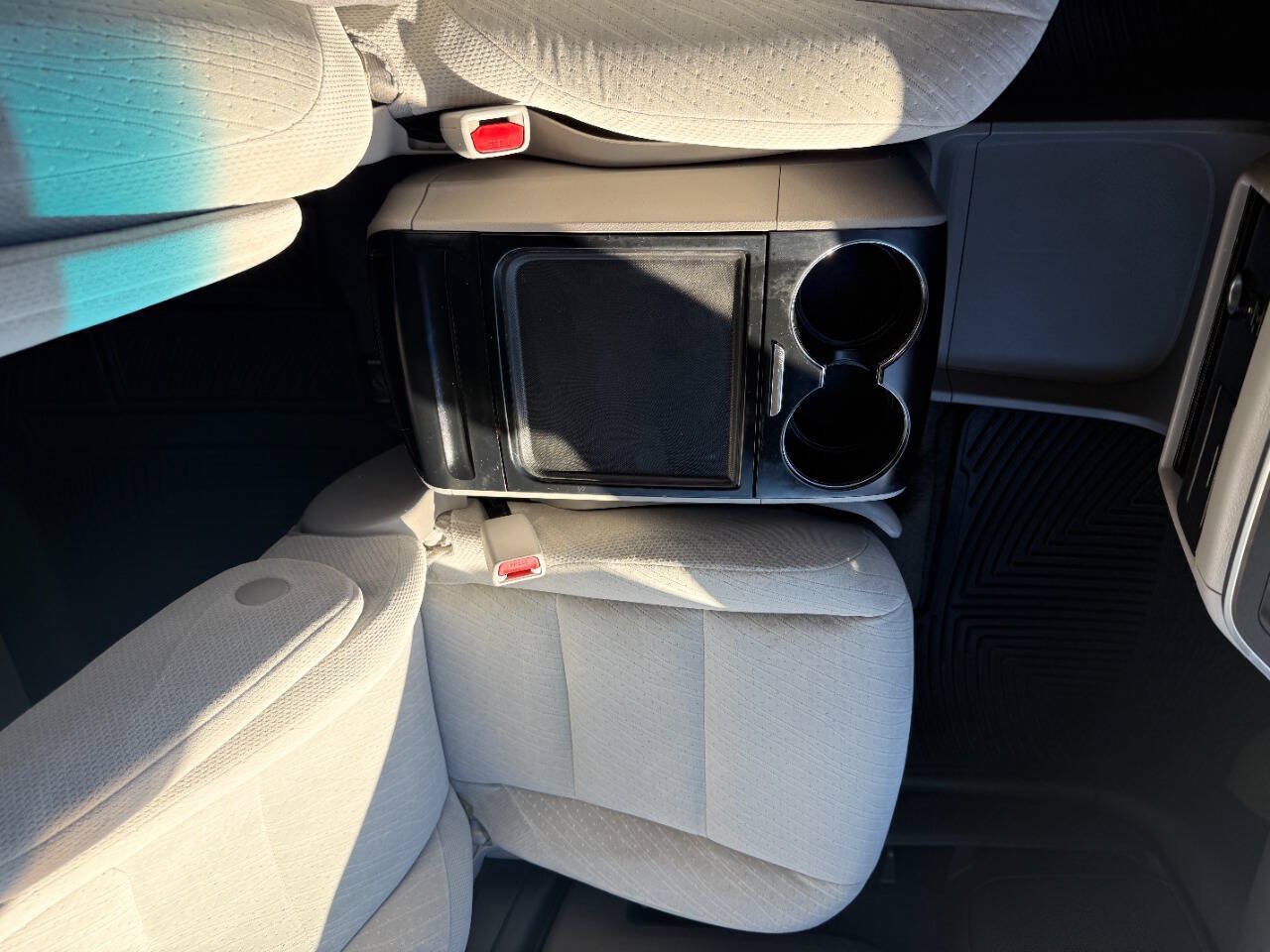 Used 2015 Toyota Sienna LE FWD image 24