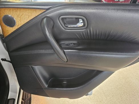 Used 2014 INFINITI QX80 4WD w/ Theater Package image 14