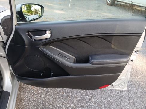 Used 2017 Kia Forte LX image 15