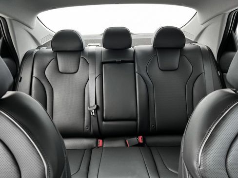 Used 2025 Hyundai Elantra Limited FWD image 16