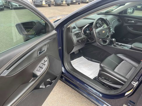 Used 2017 Chevrolet Impala LT image 16