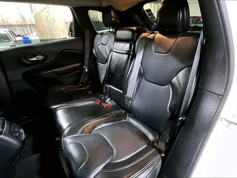 Used 2015 Jeep Cherokee Limited image 21