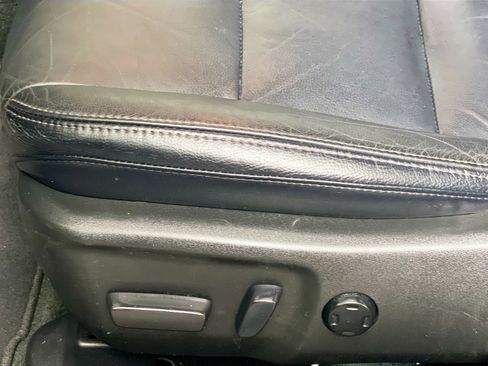 Used 2018 Toyota Avalon XLE image 15