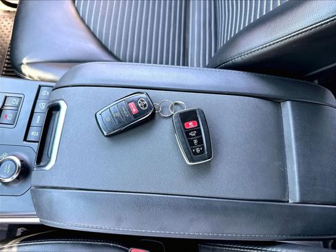Used 2021 Toyota Highlander XSE AWD/4WD image 14