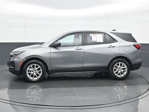 Used 2023 Chevrolet Equinox LS w/ LS Convenience Package image 3