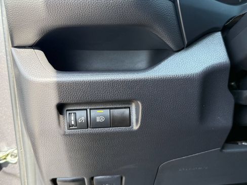 Used 2025 Toyota RAV4 XLE FWD image 15
