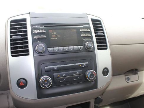 Used 2014 Nissan Frontier SV image 25