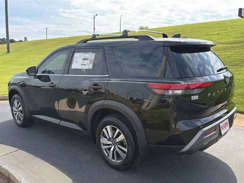New 2026 Nissan Pathfinder SL FWD image 4