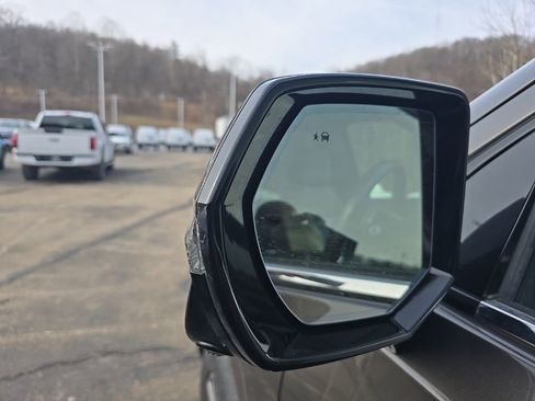 Certified 2021 Chevrolet Suburban LT w/ LT Signature Package image 12