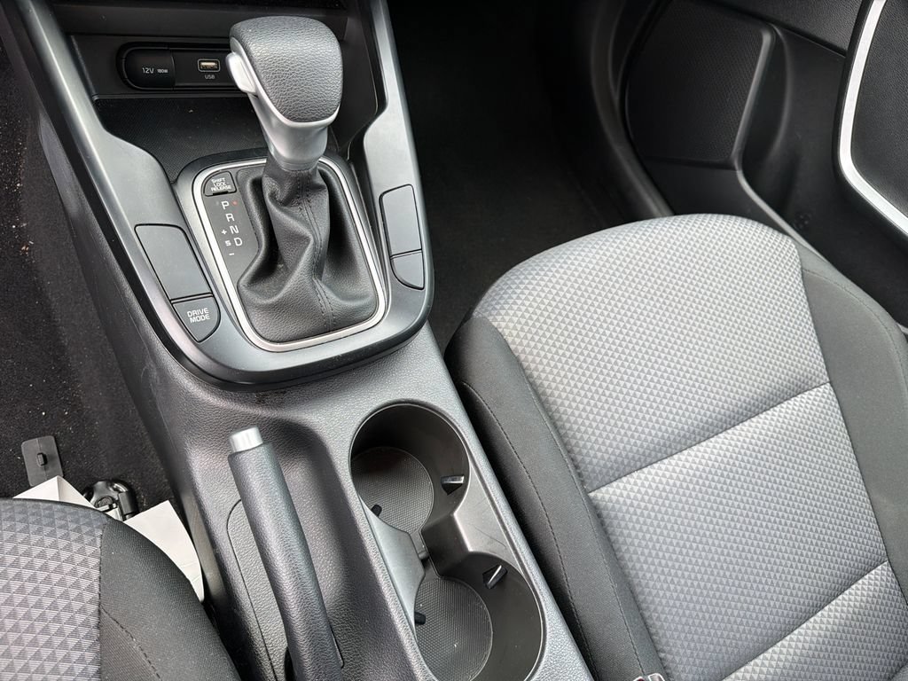 Used 2025 Kia Soul LX w/ LX Technology Package FWD image 30