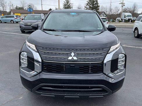 Used 2024 Mitsubishi Outlander ES image 3