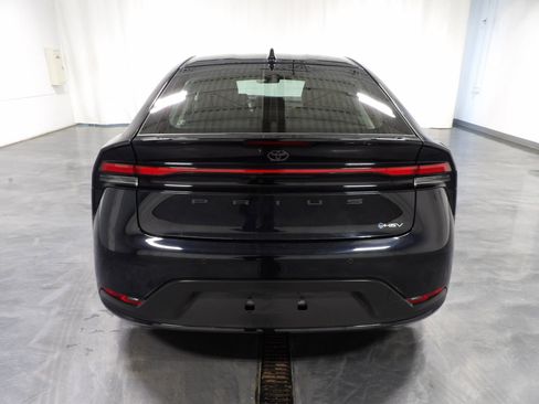 Used 2025 Toyota Prius LE FWD image 6