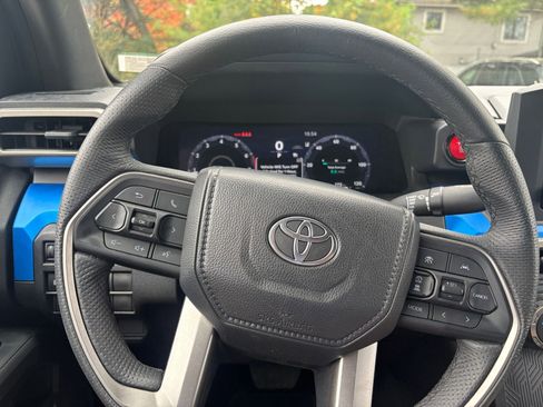 Used 2025 Toyota Tacoma TRD Off-Road image 32