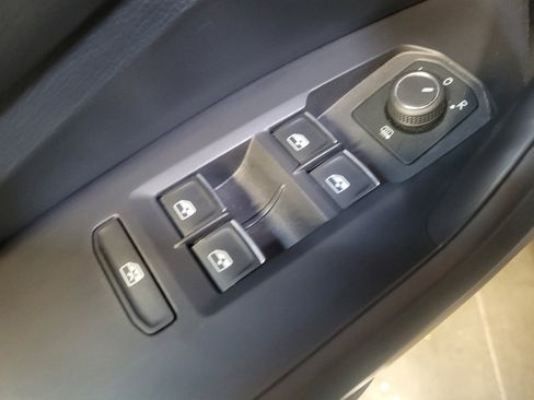 Used 2023 Volkswagen Jetta SE image 27