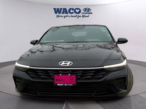 Used 2025 Hyundai Elantra Sport image 2