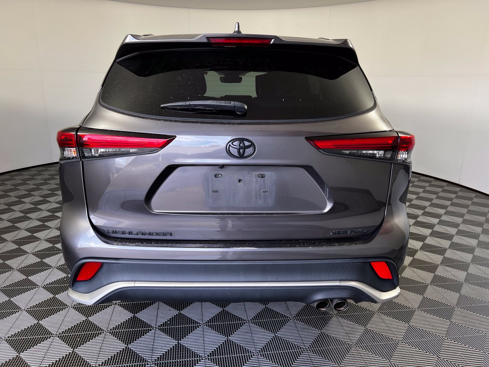 Used 2021 Toyota Highlander XSE AWD/4WD image 6