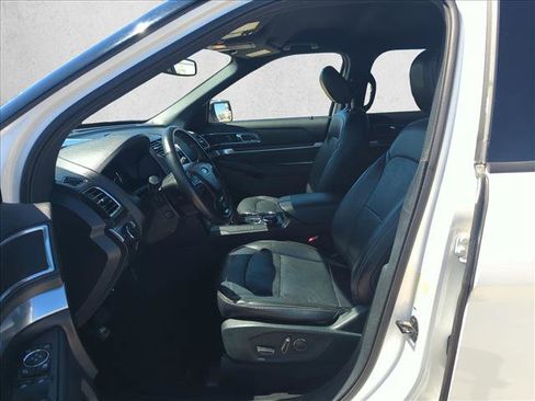 Used 2018 Ford Explorer Limited AWD/4WD image 15