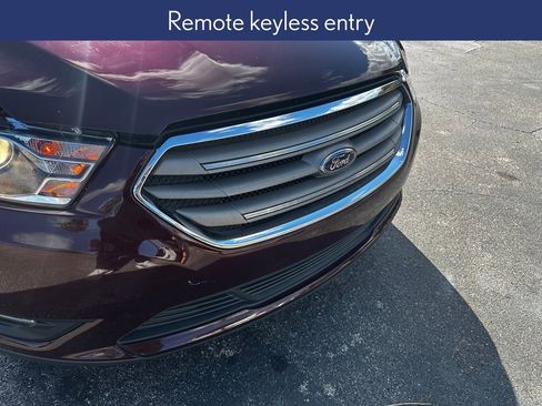 Used 2019 Ford Taurus SEL image 12