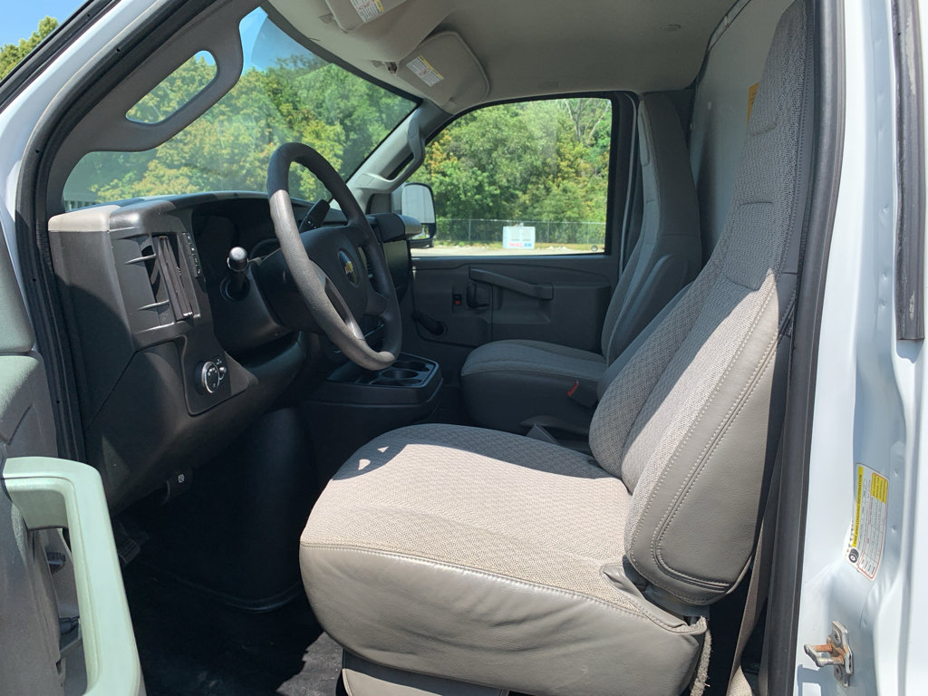 Used 2017 Chevrolet Express 3500 RWD image 15