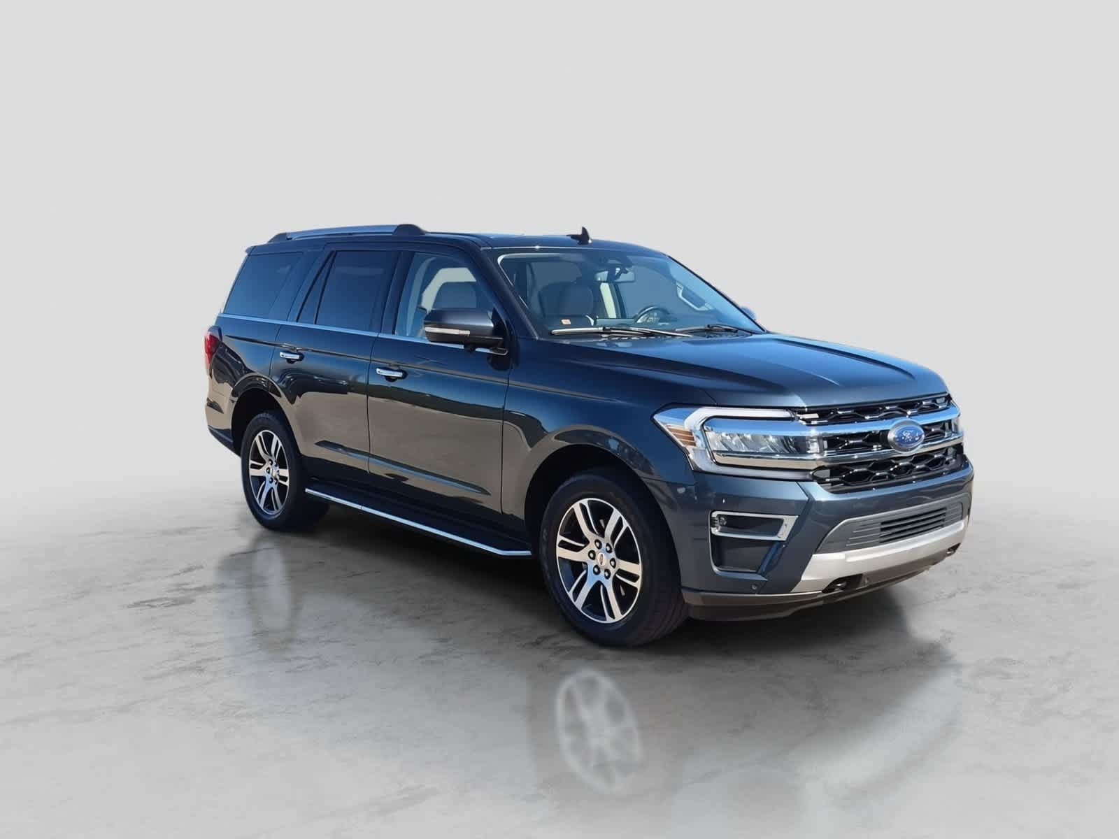 Used 2023 Ford Expedition Limited AWD/4WD image 2