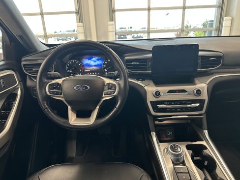 Used 2022 Ford Explorer XLT w/ Equipment Group 202A image 19