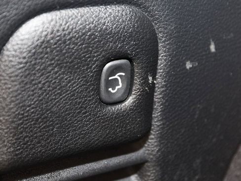 Used 2017 Jeep Grand Cherokee Altitude image 45