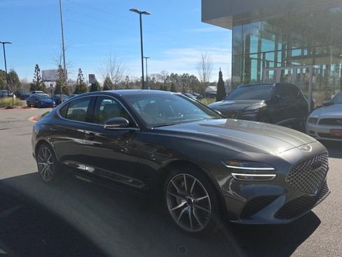 Used 2025 Genesis G70 2.5T image 8