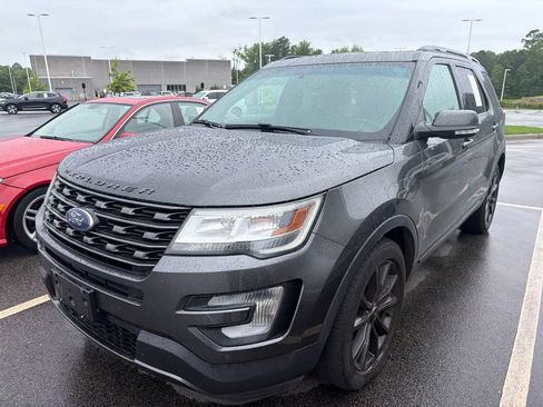 Used 2017 Ford Explorer XLT w/ Equipment Group 202A FWD image 19