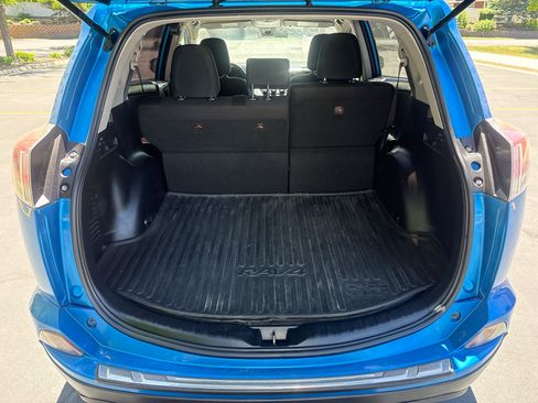 Used 2018 Toyota RAV4 LE w/ All Weather Liner Package FWD image 18