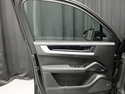 Used 2024 Porsche Cayenne image 25