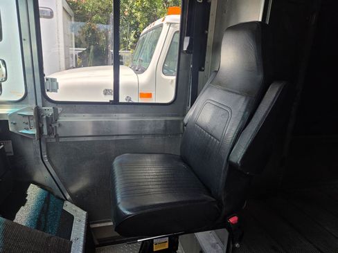 Used 2017 Ford E-350 and Econoline 350 Super Duty w/ A/C Prep Package RWD image 6
