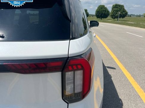 Used 2025 Ford Explorer ST AWD/4WD image 17