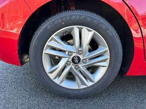 Used 2020 Hyundai Elantra SEL image 30