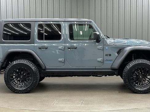 Used 2024 Jeep Wrangler Unlimited AWD/4WD image 6