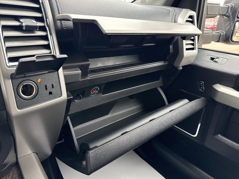 Used 2017 Ford F250 Lariat w/ Chrome Package image 26