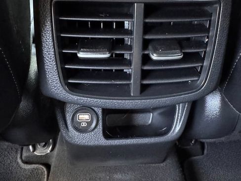 Used 2022 Kia Seltos S FWD image 15