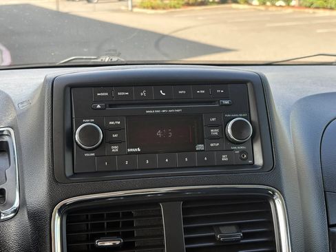 Used 2016 Dodge Grand Caravan American Value Package w/ UConnect Hands-Free Group FWD image 15