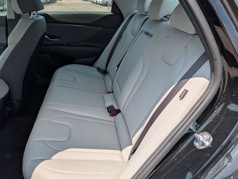 Used 2025 Hyundai Elantra Limited w/ Cargo Package FWD image 13