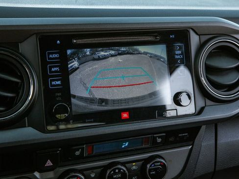 Used 2018 Toyota Tacoma TRD Off-Road image 15